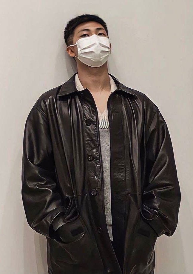 hourly hyung line tweet media