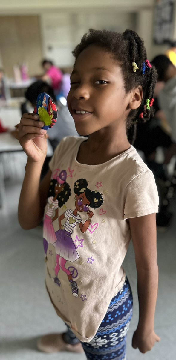 RachelMachnicki's tweet image. We had lots of fun making our own paw prints and learned a lot about the Manitoba Parks with @cpawsmb 🐾
#ASPIRELRSD @frontenacLRSD @archwoodLRSD
@vanierLRSD 
@marionLRSD