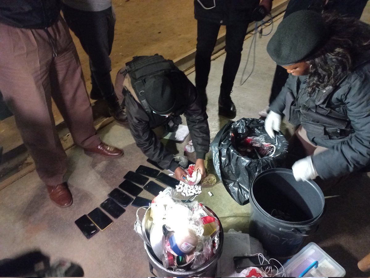 NoxieSibiya's tweet photo. 21:40 Prisoners at Sun City correctional facility are pulled out of their cells as officials remove contrabands hidden behind toilet seats, under bed mattresses, inside pillow cases ....
@News24
#PrisonRaid https://t.co/Xe3zYaq9hf
