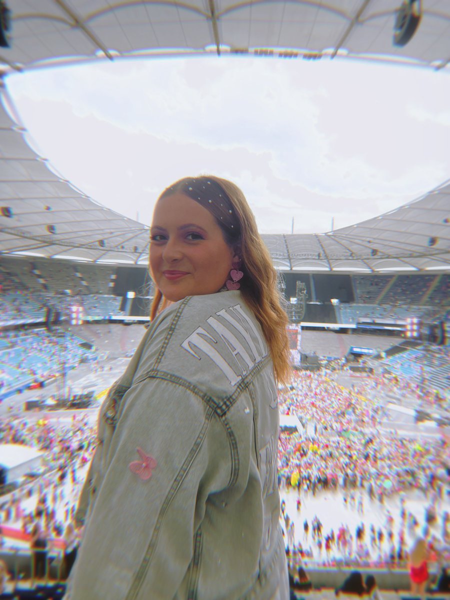 SarahSStubbe's tweet photo. Went to see Taylor Swift at the Eras Tour in HH Night 1 and I will never recover 😭😭🩷🩷 + a rain show + the best surprise mashups 😭😭😭 I’m still crying happy tears!!! THANK YOU @taylorswift13  …  there is happiness because of YOU ❤️‍🩹 https://t.co/PgDi8d0Fxr