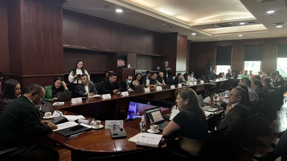 Con el liderazgo de <a href="/AsambleadeCund/">Asamblea Departamental de Cundinamarca</a> se llevó a cabo con éxito la #Segunda mesa técnica para el sector #Lácteo del departamento. Junto a <a href="/invimacolombia/">Invima</a>, <a href="/MinAgricultura/">Min. de Agricultura</a>, <a href="/Analac_COL/">ANALAC</a>, <a href="/Fedegan/">FEDEGAN</a>, #RegionMetropolitana, <a href="/asoleche/">Asoleche</a>, <a href="/comercialcundi/">Agencia de Comercialización y de Competitividad</a> #Productores y #Asociaciones