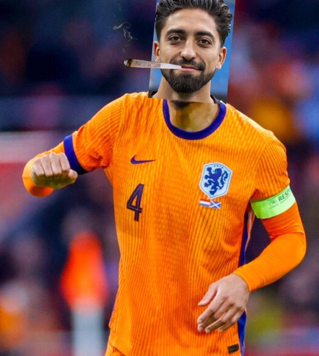 Während seines Länderspieldebüts für die Niederlande soll Immanuel Pherai völlig drauf gewesen sein! Von seiner Reise nach Holland brachte Pherai wohl Joints für die gesamte Hamburger Mannschaft und den Schiri mit, die gemeinsam vor dem Hertha Spiel geraucht wurden. #RammelHSV