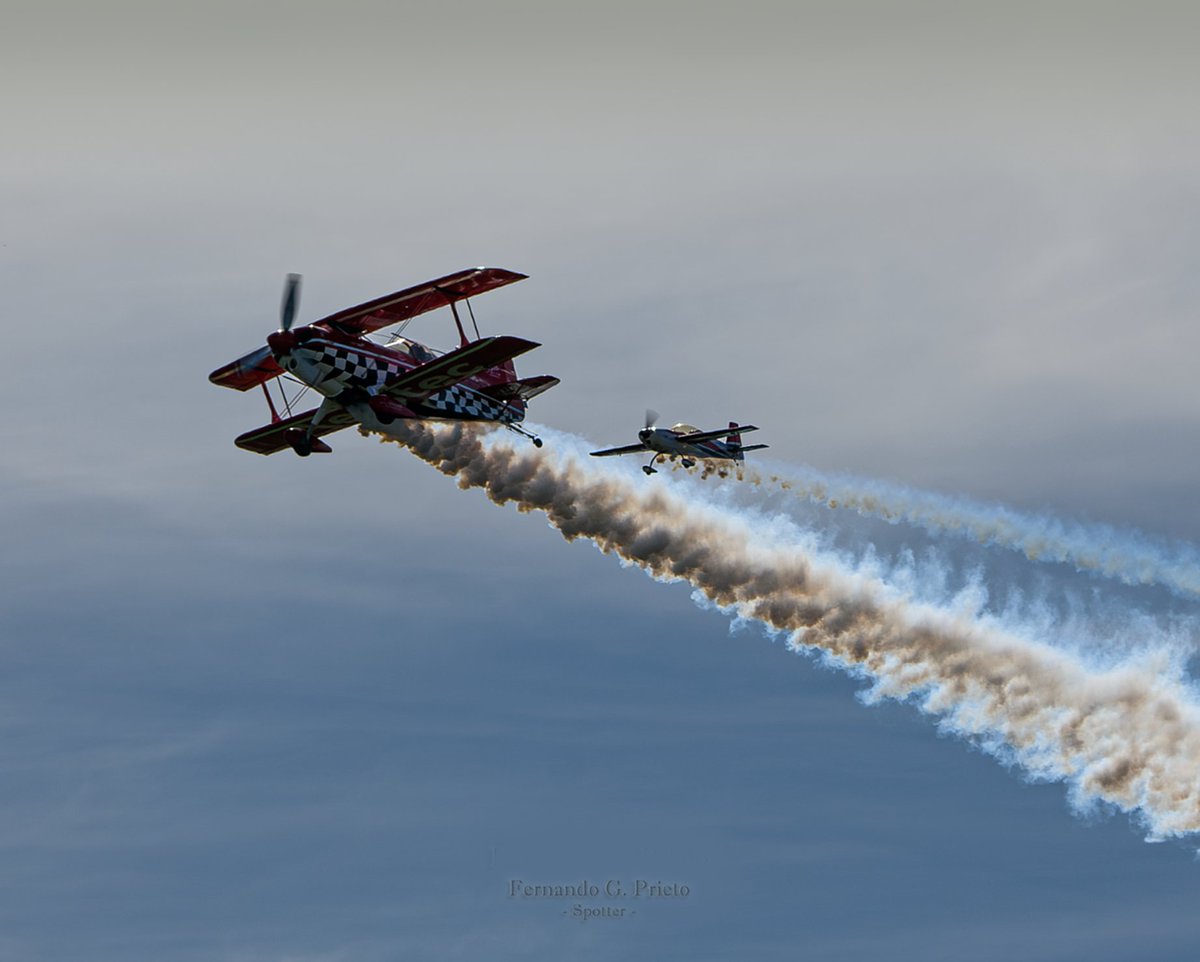 Ferfast's tweet photo. Más fotos de esta dupla acrobática sensacional! 😲🛩️ #JulianGiraudo y su #Extra300 a radiocontrol y el maestro #JorgeMalatini con su #Pitts biplano durante su show en Morón! 📷🇦🇷
#AV2023 #AcrobaciaAerea #avgeek #spotter #Nikon #Sigma https://t.co/15ckB64OTA