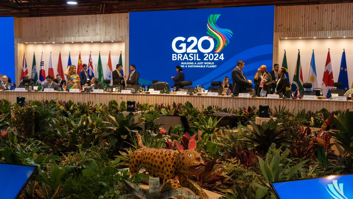 GSandovalSalas's tweet photo. 📸Compartí a las y los participantes en la Reunión Ministerial de Desarrollo del #G20 que el gobierno de #México, a través de la @AMEXCID , ha replicado e implementado el programa #SembrandoVida en #ElSalvador, #Honduras, #Guatemala, #Belice y #Cuba para contribuir a la #SeguridadAlimentaria mediante la capacitación e implementación de sistemas de producción agroforestales que incentiven el autoconsumo y la comercialización de excedentes.

#CooperaciónParaElDesarrollo
#CooperarEsCompartir

@EmbaMexBra 
@ConsulMexRio