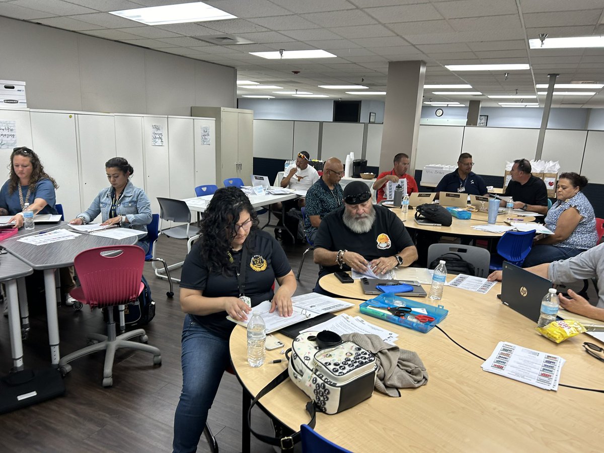 cerecerez5's tweet photo. What a treat!🍎
Day 3 PD: Job Alike📋
The more we #learn🧠, the more we #grow🌱
Awesome time presenting to our #SACTeam as we #embrace all #opportunities for #StudentSuccess✅
#NoOneStaysBehind🤝🏼
#CCAStrong💪🏼#CCAFamily🫶🏼
To my students I will be… https://t.co/nJom1u5Czm