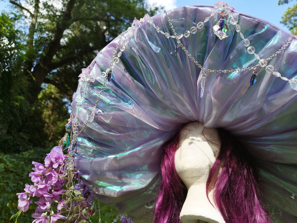 Almost finished with this Wisteria Hat comm with Suncatcher crystals and pearl lights! 🪻