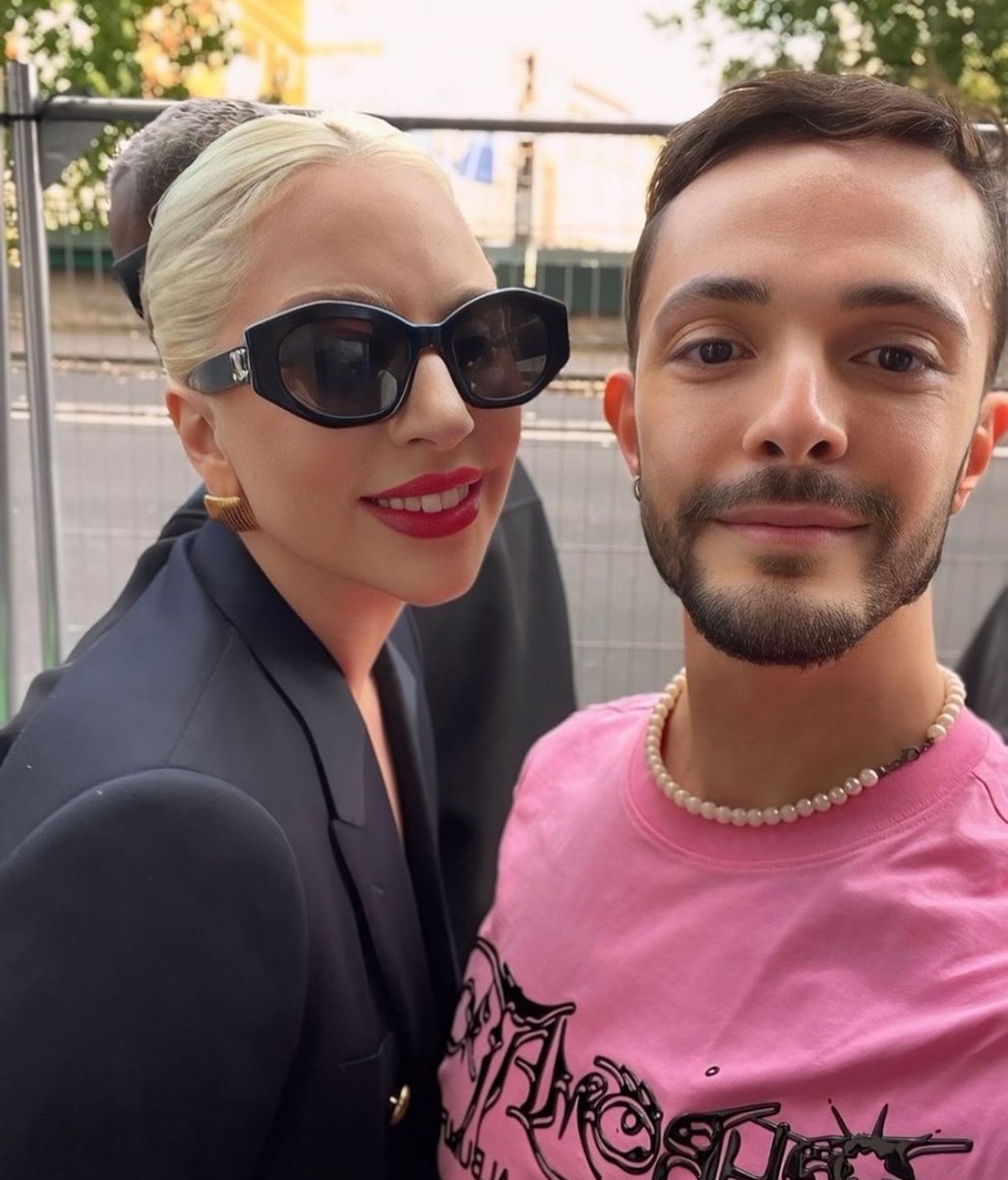 youknowigotyou_'s tweet photo. LADY GAGA IS DOING SELFIES AGAIN! WE ARE SO BACK!!!!! https://t.co/tE3U6aWLYv