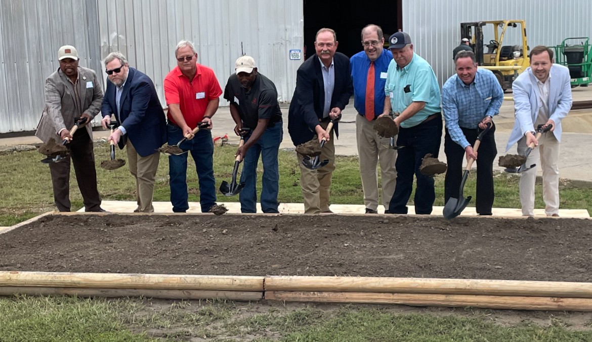 mdaworks's tweet photo. 🌳 Ag product manufacturer Sipcam Agro USA is locating in Wayne Co.! 👏 The company is investing $3.6 million, creating over two dozen new jobs and retaining 88! 🙌 Welcome to #MightyMS, Sipcam Agro! Read more: https://t.co/Zx6mI4hmYM @AccelerateMS #CooperativeEnergy #EconDev https://t.co/2GEHppHsOa