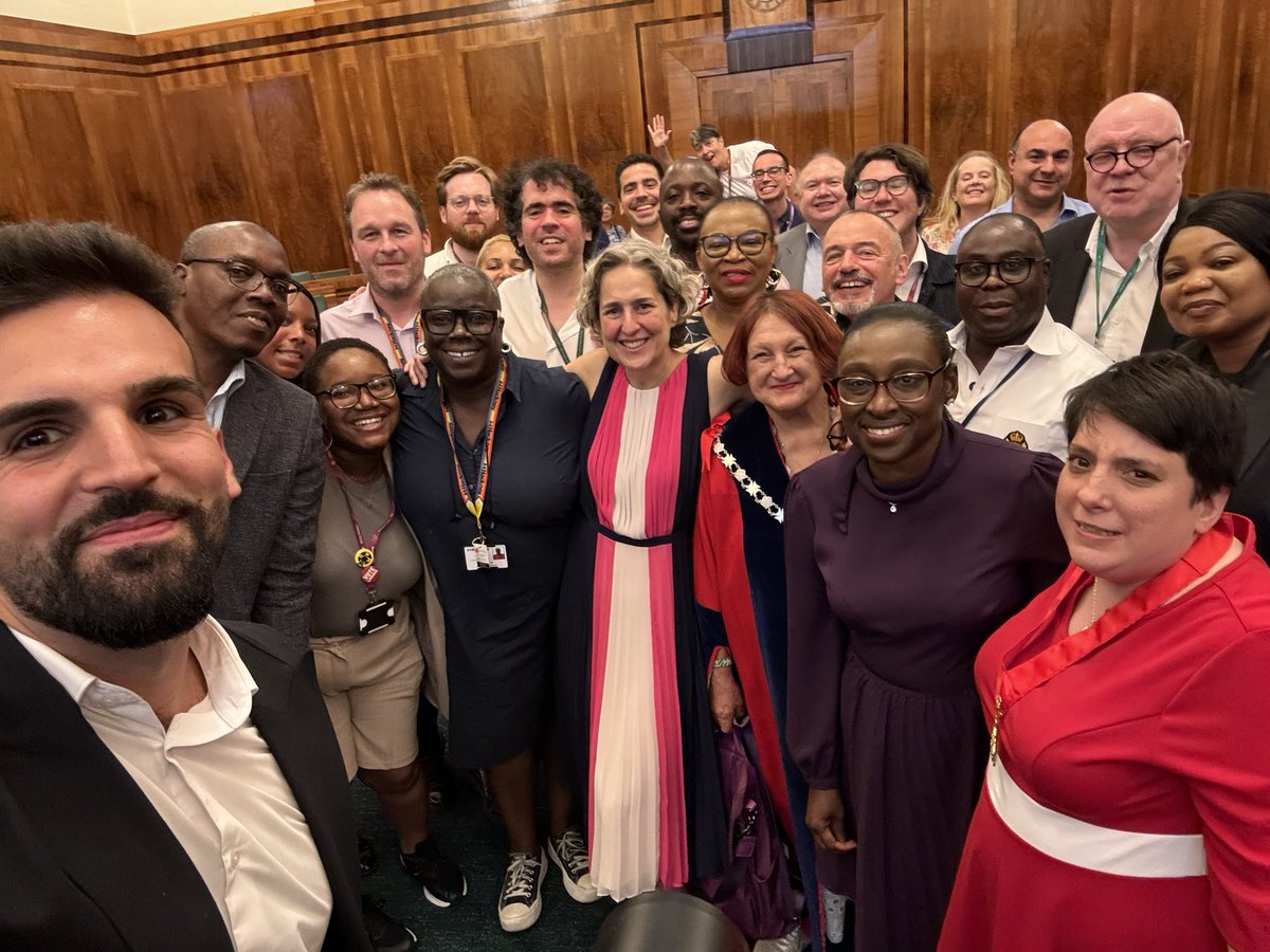 Final appearance in the Chamber as a Hackney Councillor. 

And only right that I leave with a big group selfie with my incredible <a href="/HackneyLabour/">Hackney Labour</a> colleagues ✊🏼✊🏾