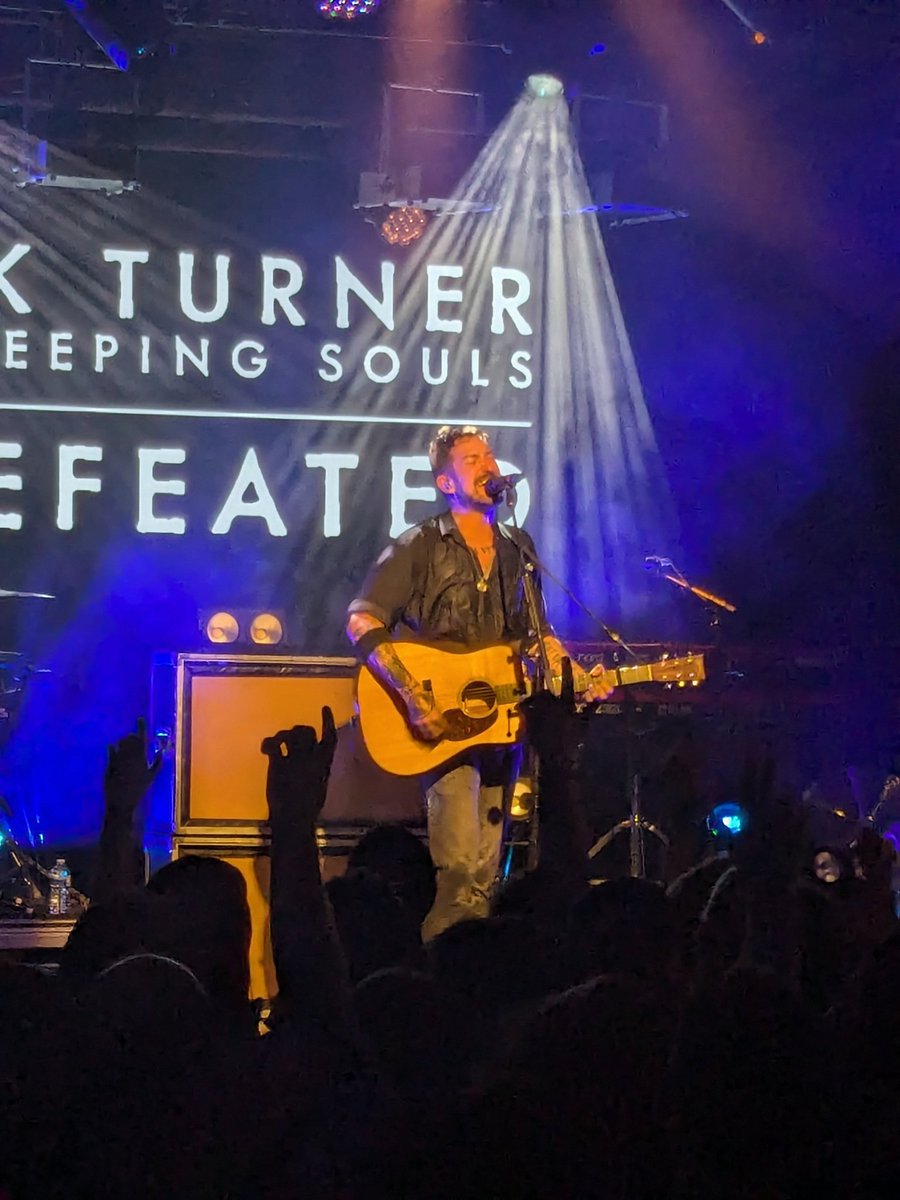 MattThomasHsg's tweet photo. @frankturner @TheMeffs Thank you @frankturner for another amazing Norwich show. Rest that voice and see you in two days time for show no.2926 at @LatitudeFest. (I've got @springsteen in between - so kinda feels a bit like last summer with you supporting the Boss at Hyde Park) https://t.co/TyQxdJlhyz