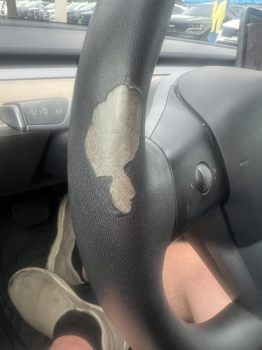 Driven2drive_'s tweet photo. @elonmusk driving school here..never seen this happen before 👀 https://t.co/cTF6dlVuIp