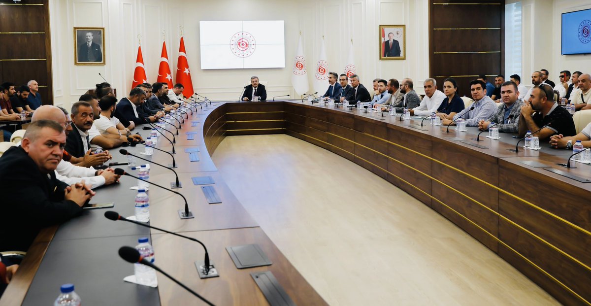 farukozcelikgsb's tweet photo. Er Şehit ve Gaziler Platformu çatısı altında 30 ilimizden katılan kahraman gazilerimizle beraber olduk, hasbihâl ettik. 

Şehitlerimiz…
Gazilerimiz…
Şehit ve Gazi Ailelerimiz…
Milletimiz  size minnettar!

Çalışma ve Sosyal Güvenlik Bakanlığı olarak yasalar çerçevesinde her türlü imkanı sizler için kullanıma sunabilme düşüncesi ve gayretiyle çalışıyoruz.  

Her şey Ülkemizin ve Milletimizin huzuru, güvenliği, refahı ve istikbali için.

Sağ olun, Var olun…

@ErSehitveGazi
