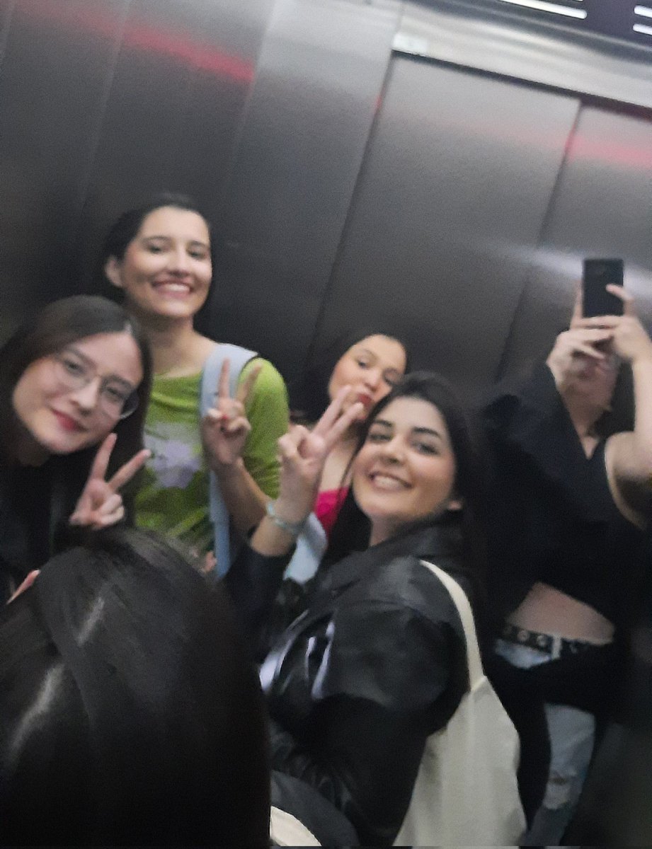 grawzyx's tweet photo. a situação das divas pqp https://t.co/wdX5eC0oGC