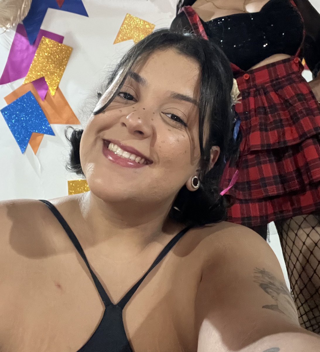 oli_iza_'s tweet photo. Apareci aqui dps de quase 3 anos só pra mostrar como tava gatinha no final de semana. https://t.co/5AeCz55PRT