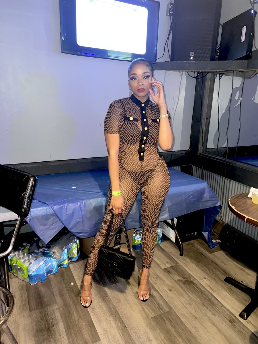 KekeMo_07's tweet photo. Me vs WHOEVER wants to lose🤎💅🏽💁🏽‍♀️

👗: MOOREsophisticated https://t.co/8d3tr7kLwl