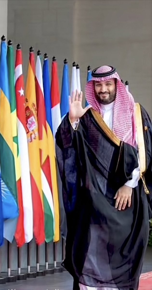 amfozan's tweet photo. قليل الكلام والظهور ولكن أفعاله تسر الصديق وتوجع العدو ... حاربوه بكل الطرق والوسائل لكنهم جميعا أتوا صاغرين يطلبون وده وصفحه ... كل من عادى وطني وقيادته وشعبه ذهب إلى مزبلة التاريخ وظل وطني وقيادته وشعبه في شموخ وعزة ..لله الفضل والمنة والحمد لله رب العالمين https://t.co/x07G548fj2