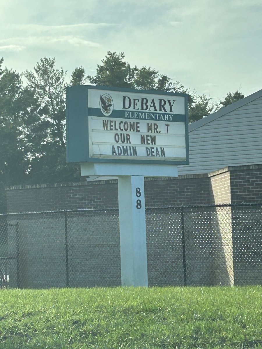 Just happened to be riding back from getting dinner, when I glanced over and saw this. Had to back-up and savor the welcome. Thank you <a href="/sjgotlib/">Stacy J Gotlib</a> <a href="/mimi0906/">՞･֊･՞</a> <a href="/DebaryEagles/">DeBary Elementary Eagles</a> I’m excited for the upcoming year. From one Eagle’s nest to another. 🦅🧡💚➡️🦅💛🖤