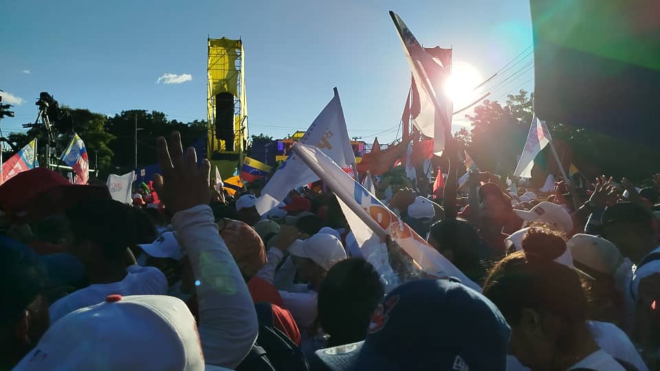 MPV_Lara's tweet photo. La alegría no puede faltar para acompañar y apoyar a nuestro candidato de la paz Nicolás Maduro, nuestro gallo pinto.
Desde el estado Lara.

@NicolasMaduro
@vargas_mimou
@fundacion_mpv
@Mippcivzla
@AdolfoP_Oficial
#CunaDeLibertadores https://t.co/bd8qrV5T5Y