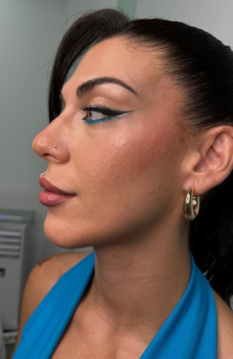 CircePower's tweet photo. 13/07: me sentí una auténtica estrella de Hollywood ✨️Además, aún no supero este maquillaje y este peinado. https://t.co/Hl6WfcUZiR
