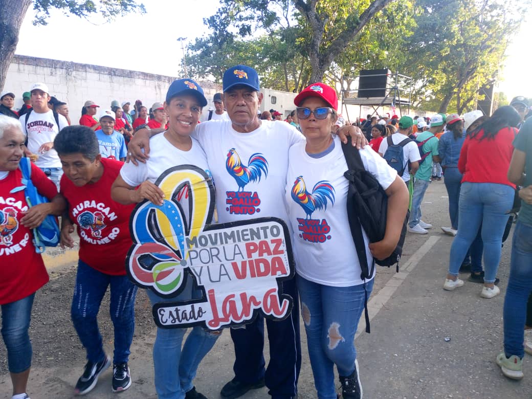 MPV_Lara's tweet photo. ¡Que bonito!
Nos caracteriza la unión, la paz y la humildad. Hermanos que juntos y juntos construyen la vida y la paz.
Aquí está tu pueblo Nicolás,Lara te apoya. 
¡Vamos pues!

@NicolasMaduro
@vargas_mimou
@fundacion_mpv
@AdolfoP_Oficial
@EleamerAbdala
#CunaDeLibertadores https://t.co/dM51EkDARY