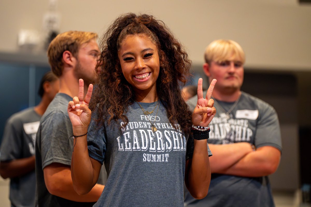 BayleiSandford's tweet photo. Today was a blast, being a part FBISD's SALT team! We got to hear from @MackeySpeaks , and learn a lot about how I can improve as a leader in an all aspects, and we also got to build beds for kids in need! Excited for more @FBISDAthletics @THS_Tigers @TravisTigerGolf @324Sports_ https://t.co/lo3CZAPhC5