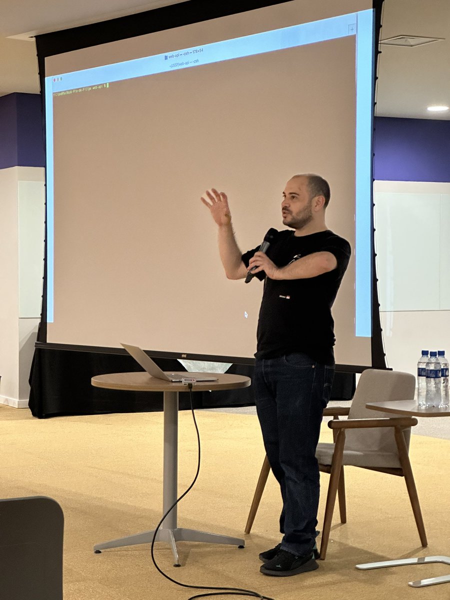 Mauricio (@cocoamauricio) on Twitter photo hoje é dia de ficar com inveja da velocidade dos testes unitários aqui na <a href="/jssaopaulo/">Javascript SP Meetup</a> hoje é dia de ficar com inveja da velocidade dos testes unitários aqui na <a href="/jssaopaulo/">Javascript SP Meetup</a>