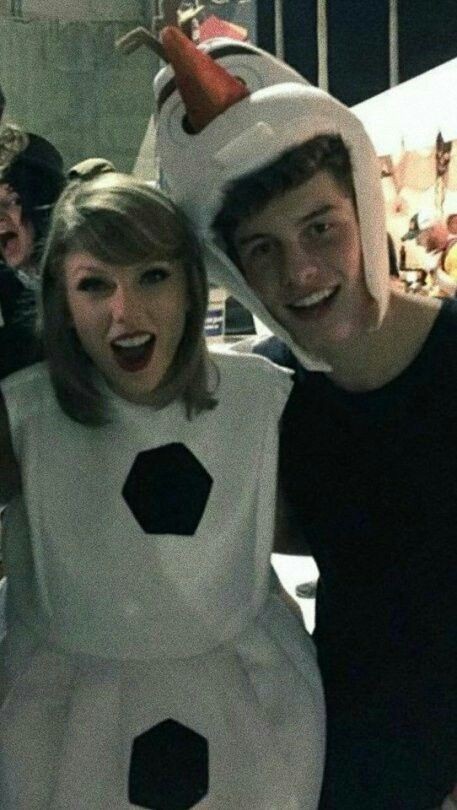 mimiidnights's tweet photo. Queria que a Taylor lembrasse da existência do primeiro filho legítimo dela https://t.co/OOWtAhBoRt
