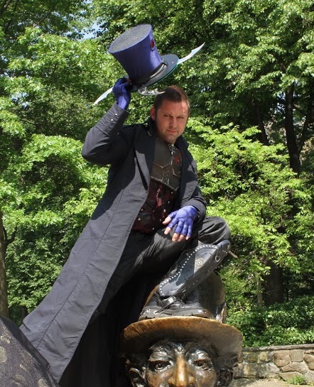 frankbeddor's tweet photo. With #SDCC in full swing, we're revisiting our convo with @ChadEdwardEvett  about creating the cosplays for #TheLookingGlassWars' characters. 

And if you're on the #ComicCon floor this weekend, keep an eye out for Chad, #HatterMadigan, and #QueenRedd. 

https://t.co/ogecRuBUqm https://t.co/CNEAePIvAd