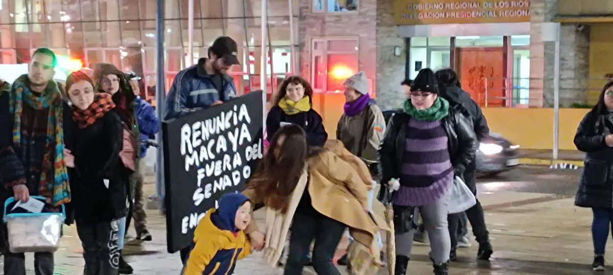 SedeSocialSur's tweet image. 🔴Hoy en VALDIVIA se escucha fuerte RENUNCIA MACAYA!!
#MacayaPedofilo #MacayaEncubridorDePedófilos #MacayaRenunciaAlSenado #MacayaPedofiloDegenerado #MACAYAFUERADELSENADO