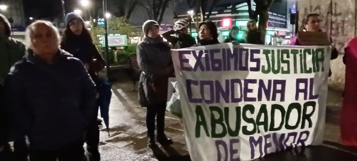 SedeSocialSur's tweet image. 🔴Hoy en VALDIVIA se escucha fuerte RENUNCIA MACAYA!!
#MacayaPedofilo #MacayaEncubridorDePedófilos #MacayaRenunciaAlSenado #MacayaPedofiloDegenerado #MACAYAFUERADELSENADO