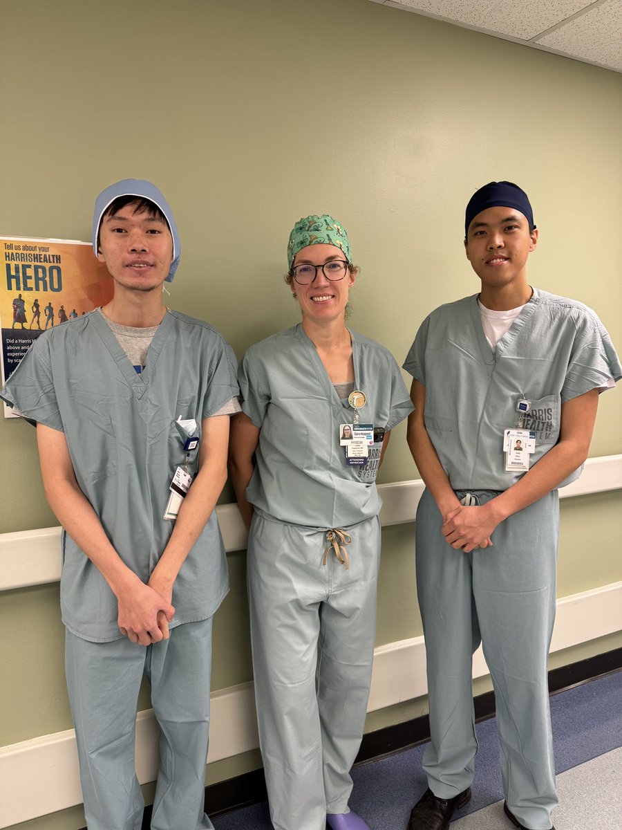 marthamims's tweet image. Gyn Onc Rocks !!! Dr Hoppenot rounds with the ASCO students