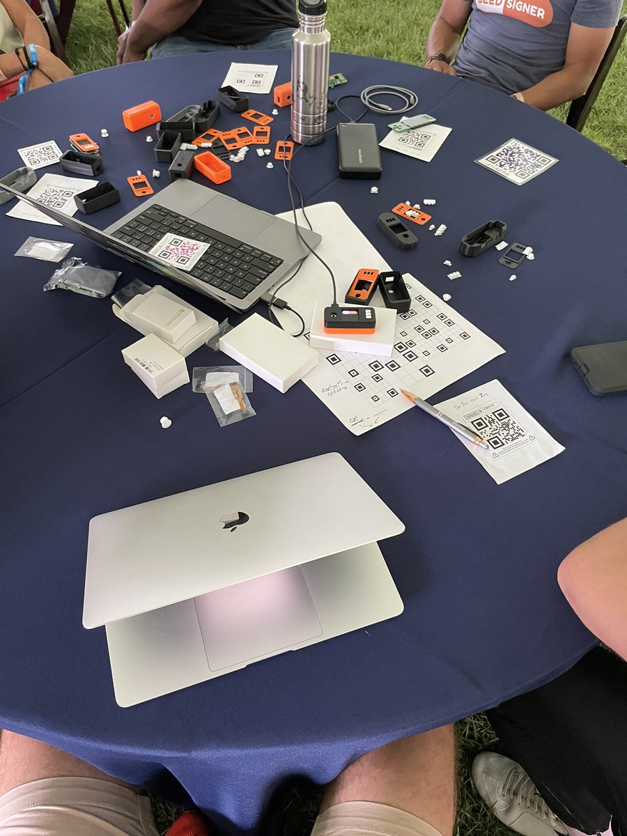 BitcoinPrecept's tweet image. Had an absolute blast facilitating this spontaneous @SeedSigner hands-on workshop today at the @MyfirstBitcoin_ Unconference with @KeithMukai. What a pleasure. So many kind and inquisitive Bitcoiners ♥️