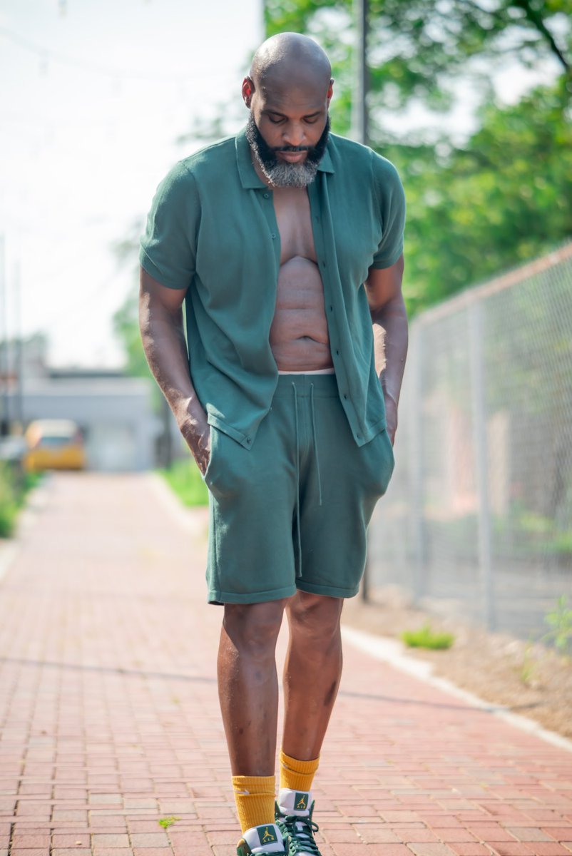 rahmosley's tweet photo. Summer too hot 🥵 https://t.co/anff8DZF3N