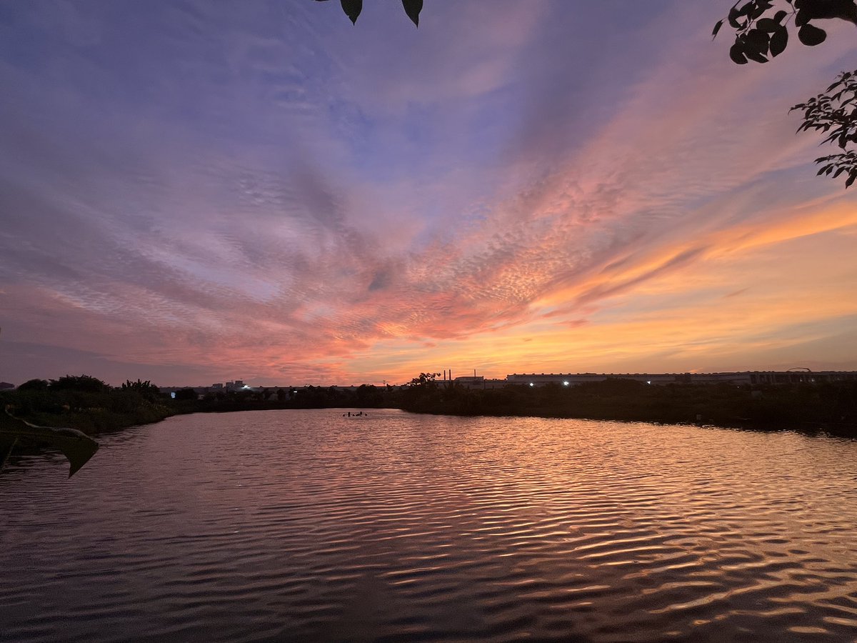 silverarrowcn's tweet photo. we’ve been blessed with stunning sunsets every day. 🌅🌇 #LifeInGuangzhou #SunsetMagic #LiveFully https://t.co/W4PoqO5jA5