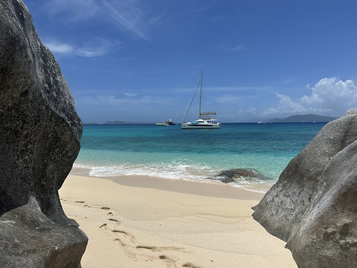 Sunny day in Virgin Gorda with <a href="/dreamcaribbeanb/">dreamcaribbeanblue</a> in <a href="/BritishVirginIs/">British Virgin Is</a> ⛵️