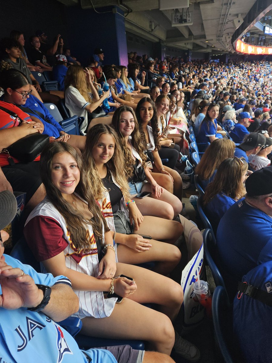 CrystalNiro's tweet photo. @SNETCampbell the Brampton Blazers08 are in the 6 to cheer on the  @BlueJays Can we come by to say hello? https://t.co/C4nyufZO7a