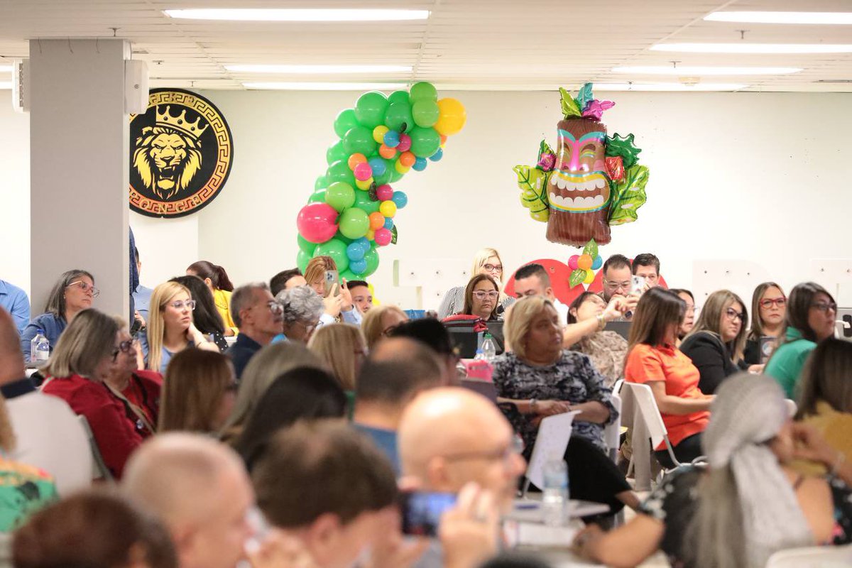 🏫 Como parte de los procesos de preparación para el #RegresoEducativo, hoy estuve en en la <a href="/PonceOre/">ORE-Ponce-Oficina Regional Educativa</a>, en donde me reuní con los superintendentes auxiliares y otros miembros del equipo para repasar planes de trabajo y garantizar un regreso a clases exitoso. 📚✏️📕