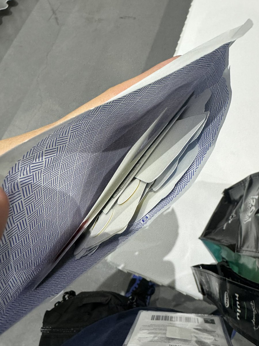 0mie's tweet photo. If you find the envelope youโll get ~20 stickers ๐ฎโ๐จ๐ฎโ๐จ๐ฎโ๐จ #swaggity https://t.co/B4DVvHj1b1