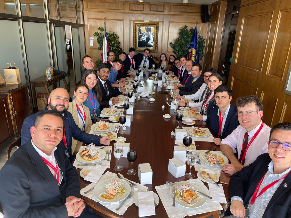Political Network for Values (@pnfvalues) on Twitter photo Compartiendo historias de valor y esperanza. Almuerzo de los participantes del #BootcampRepublicano con diputados del <a href="/PRChile/">Partido Republicano</a>. Compartiendo historias de valor y esperanza. Almuerzo de los participantes del #BootcampRepublicano con diputados del <a href="/PRChile/">Partido Republicano</a>.