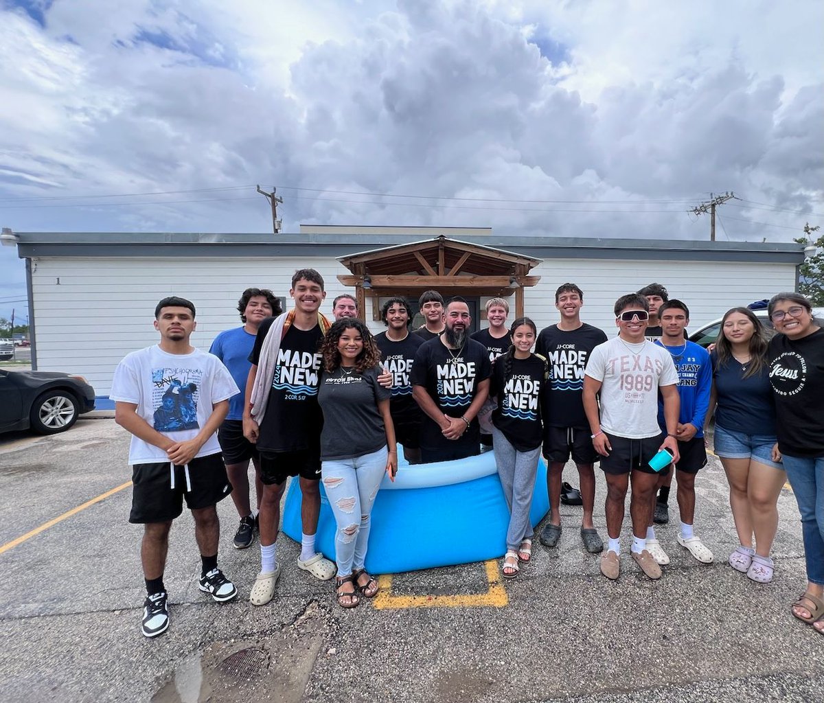 garygutierrez68's tweet photo. After Strength Camp today, We had a few kids get BAPTIZED!  GOD IS GOOD!  This is a big time WIN!  #FAITHFAMILYFOOTBALL https://t.co/F64mLGC1M4