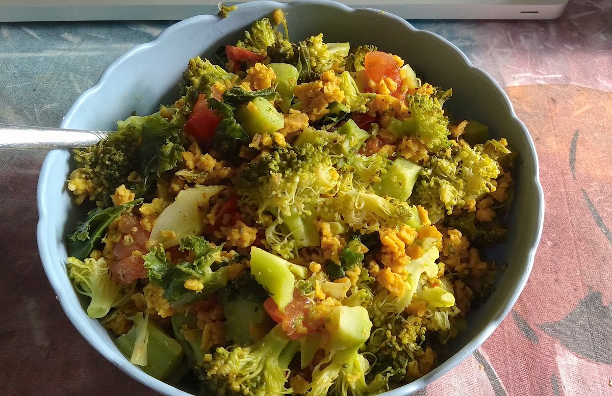 Tonight's Supper: Steamed broccoli, kale and tomato with curry flavored TVP. #PlantBased #HealthyFood #dinner