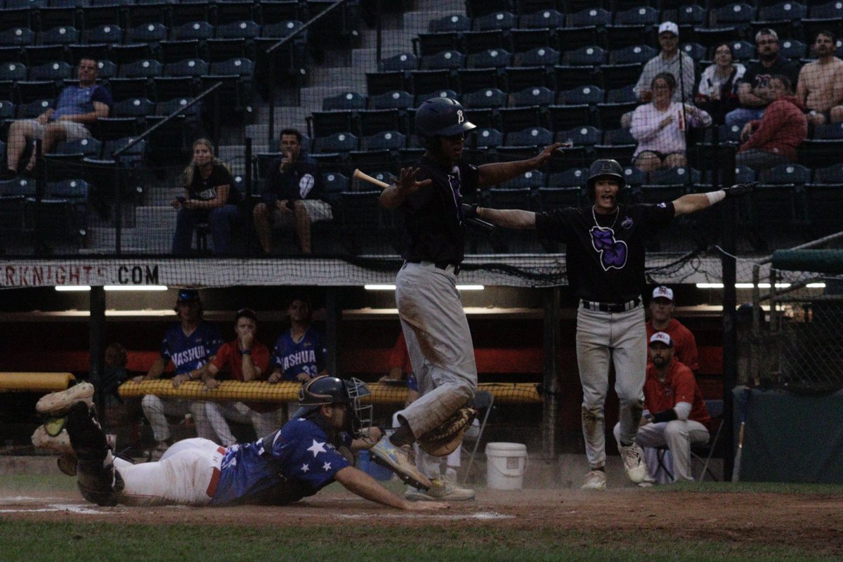 S A F E !

Marcus Olivierre (<a href="/UMassDBaseball/">UMD Baseball</a>) beats the throw home on Liam Foley’s (<a href="/BowdoinBaseball/">Bowdoin Baseball</a>) RBI single for the lead!!!!

2-1 us mid 7!!

#FLRoadWarriors 🛡️ #FuturesLeague