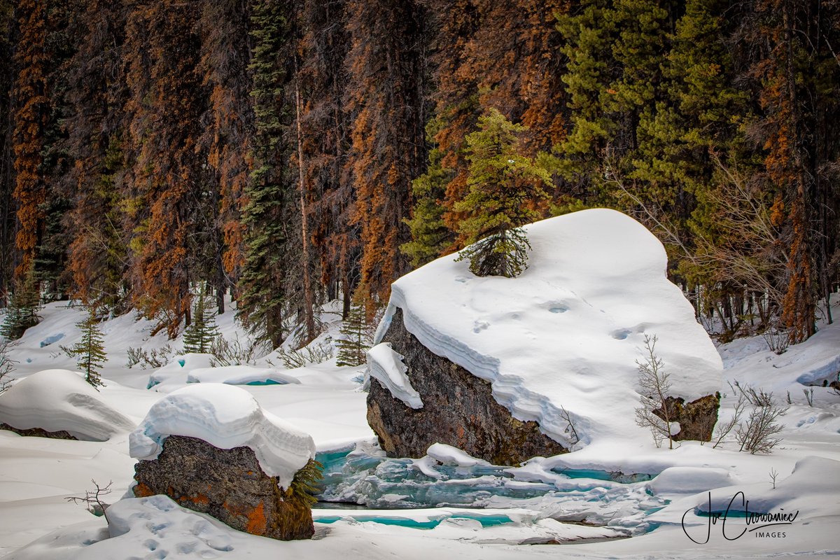 JoeisCranky's tweet image. Jasper is simply beautiful and one of the amazing gems of the Canadian Rockies.  It isn&apos;t looking good for the town. Fingers crossed.  Stay safe firefighters.  #Jasper #Landscapes