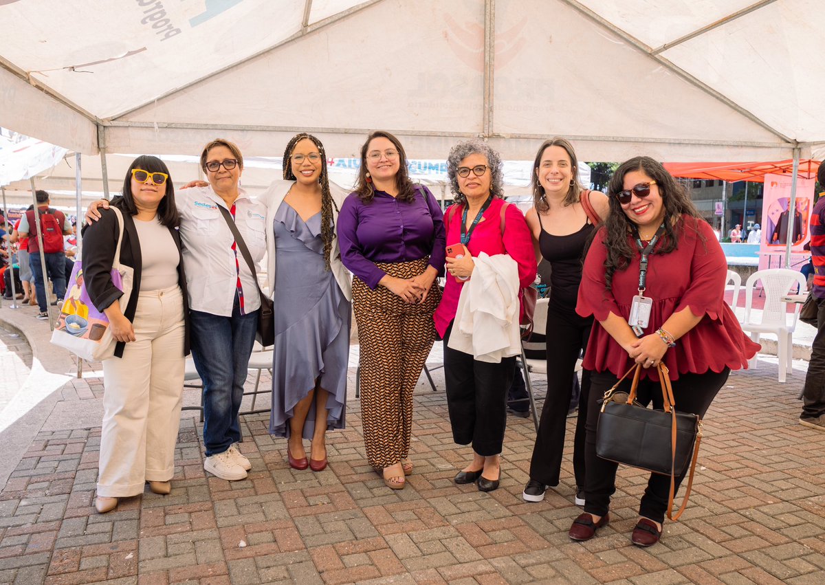 Sedesolhn's tweet photo. En el Día Mundial del Autocuidado, la Dirección General del Adulto Mayor #DIGAM y la Unidad de Género de la @Sedesolhn, organizaron el primer Festival Artístico y Cultural 'CuidArte', dirigido a las mujeres adultas mayores ofreciendo servicios de cuidado en el Parque Central. 👵🏽 https://t.co/u5idHXQpX6