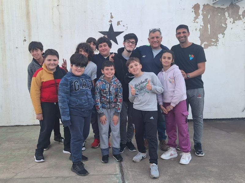 MetaRamallo's tweet photo. ♟️EN EL TALLER DE AJEDRÉZ, ALEXIS ENCONTRÓ "AMISTADES Y PAZ"
👉El joven es uno de alumnos que el profesor Hugo Monzón tiene en la sede del Club Independiente de Villa Ramallo.
https://t.co/Ih0OGsasN2 https://t.co/rOBGhPiOLa