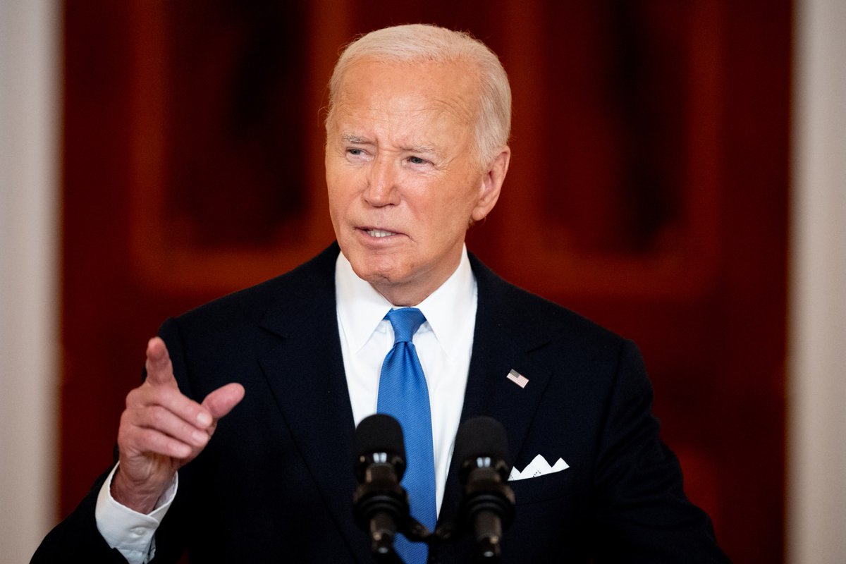 prolibertate7's tweet image. Anyone else notice Bidens chin looks different? Is the mask slipping?

#Biden #BidenForcedOut