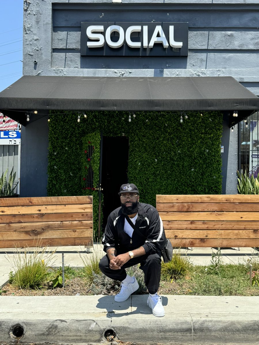 Megameezy1's tweet photo. Just opened my own Hookah lounge in LA 
5pm - 2am 
5409 W Pico Blvd
Los Angeles, CA  90019
United States

I loved hookah so much that I needed my own spot for my friends … pull up! https://t.co/zTpPACedO8