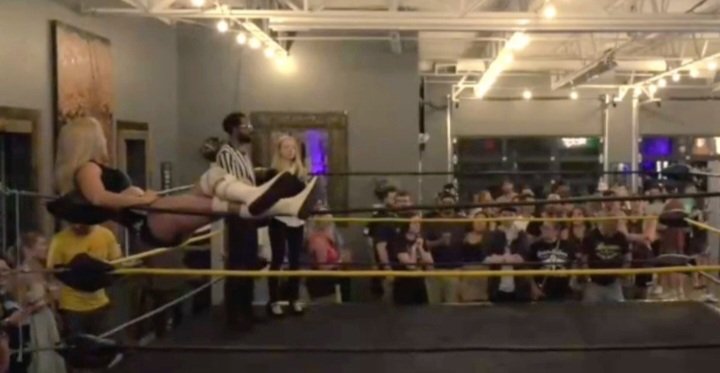 NVhowlingWolves's tweet image. Gotta sit back &amp;amp; relax while watching

     @liviyahpw vs @KennDawgHard 

at #FocusPro 's Take on Me on IWTV!!