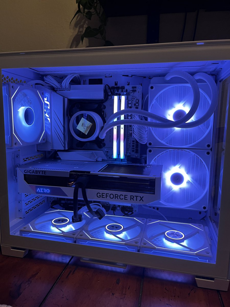 Stormy_IV's tweet photo. 🤩ignore the crooked cpu cooler https://t.co/SoaKUnsld8