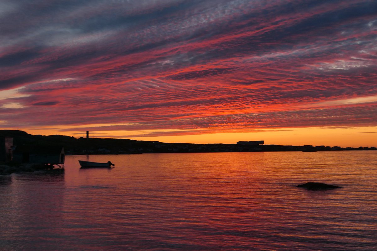 homewithlu's tweet photo. Last night, had an incredible evening, with a stunning sunset outside, and a kitchen party inside, in a stage (shed over the water). What a gift. Fogo Island does not disappoint. #FogoIsland #JoeBattsArm #kitchenparty #travel #roadtrip #Newfoundland #wanderlust https://t.co/yq1TpiLiFd